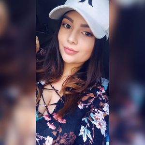 Meet your Posher, Alis